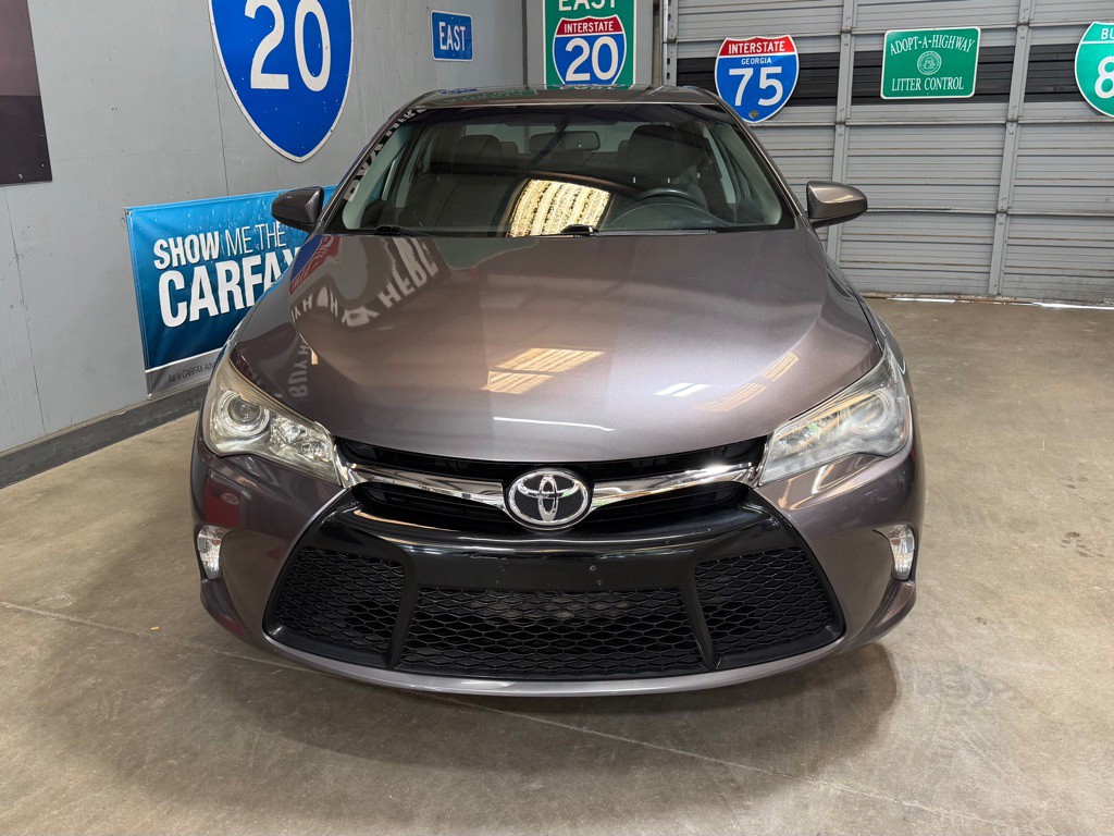 2016 Toyota Camry Image 2