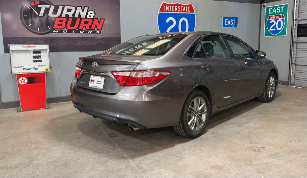 2016 Toyota Camry Image 4