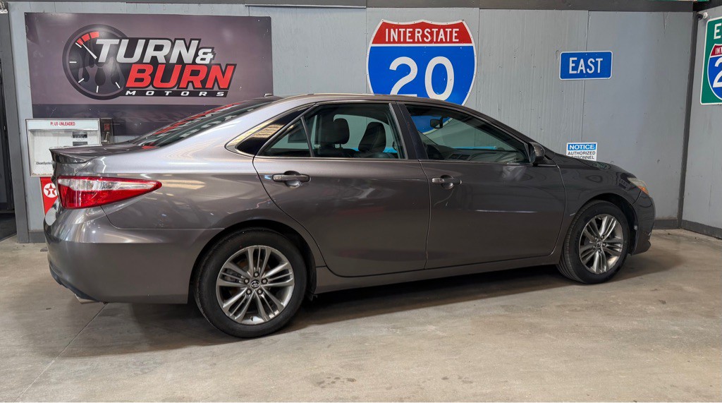 2016 Toyota Camry Image 5