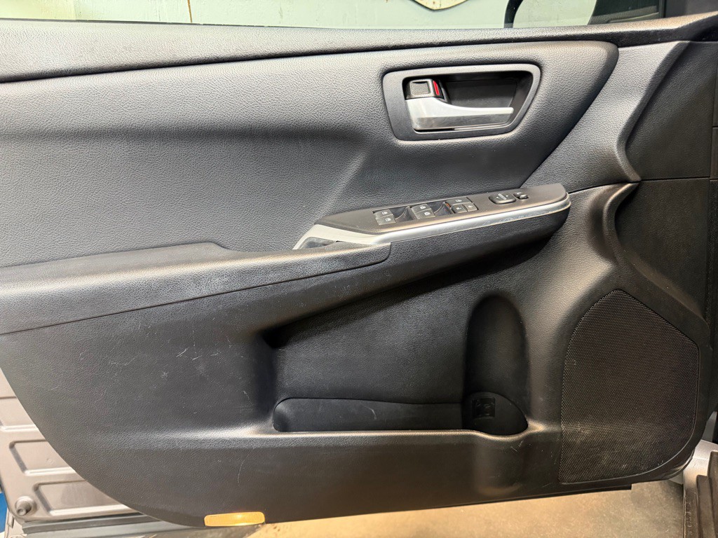 2016 Toyota Camry Image 9