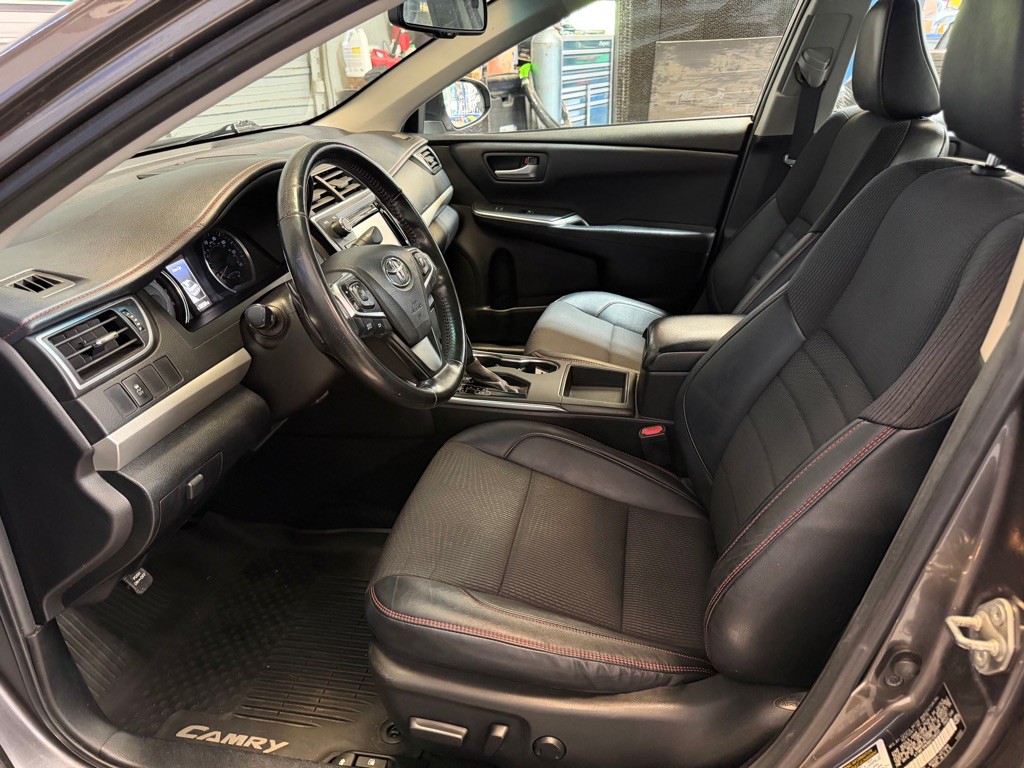 2016 Toyota Camry Image 10