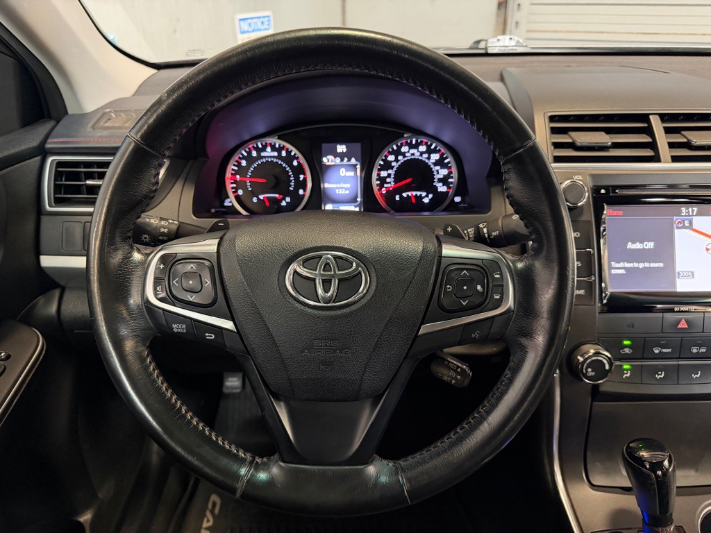 2016 Toyota Camry Image 12