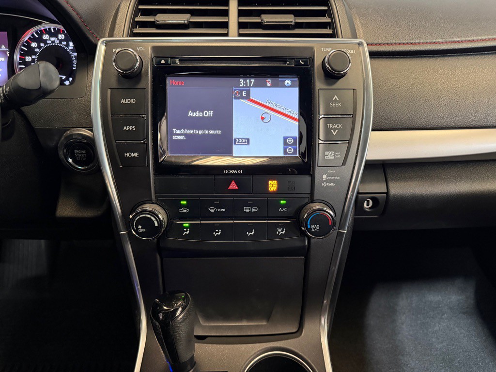 2016 Toyota Camry Image 13