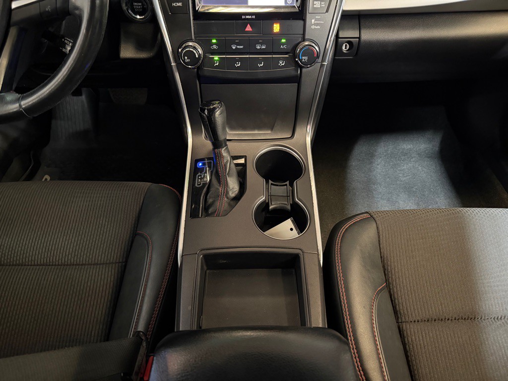 2016 Toyota Camry Image 14