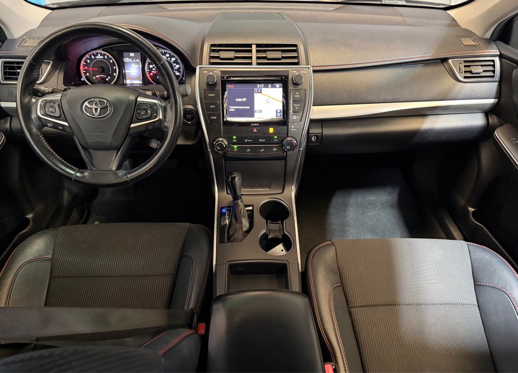 2016 Toyota Camry Image 15