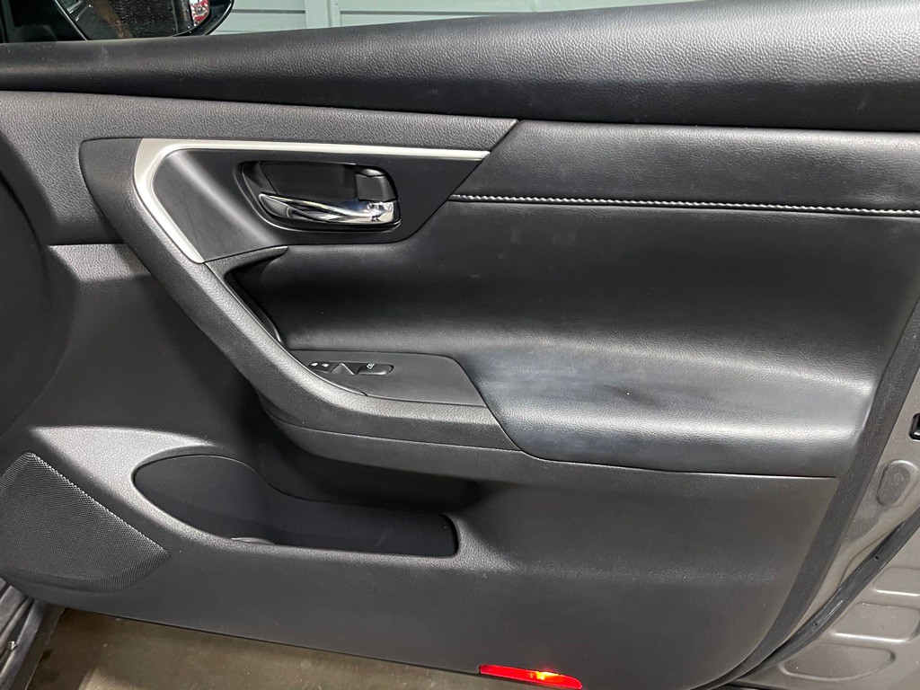 2016 Nissan Altima Image 16