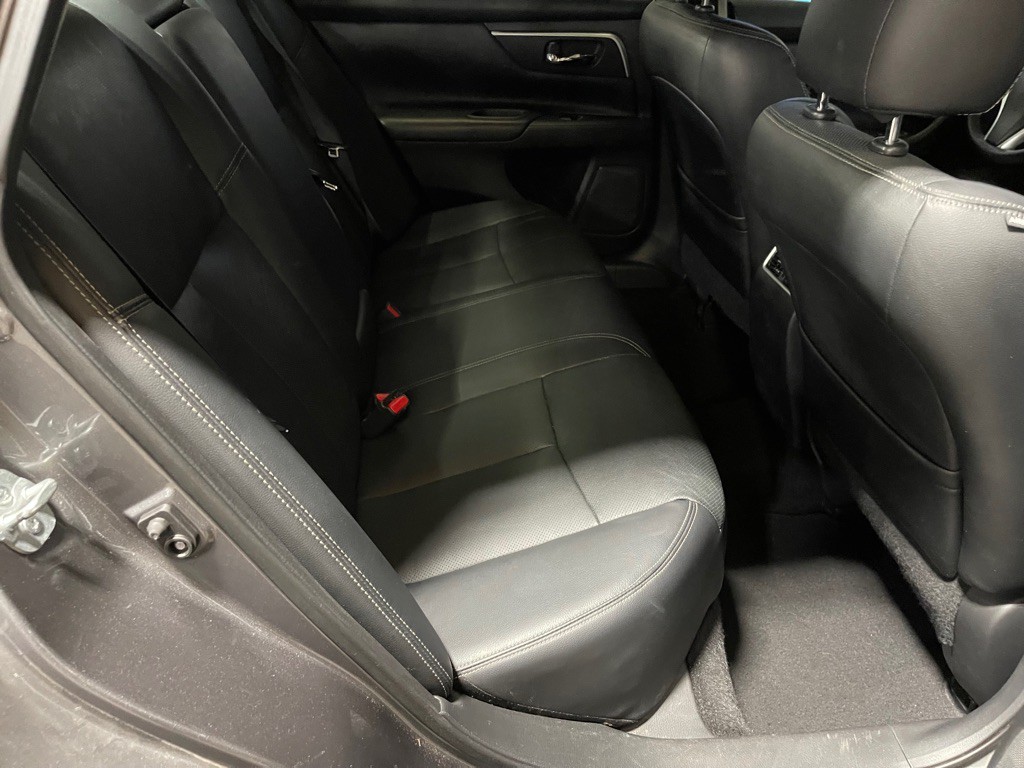 2016 Nissan Altima Image 19