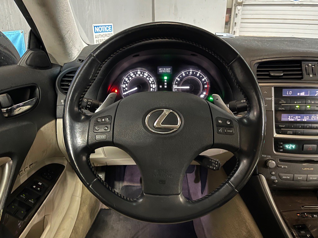 2010 Lexus IS Image 12