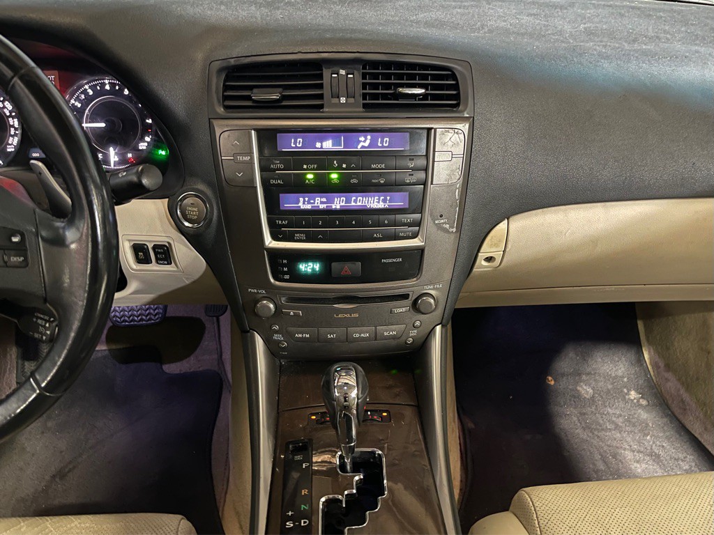 2010 Lexus IS Image 13