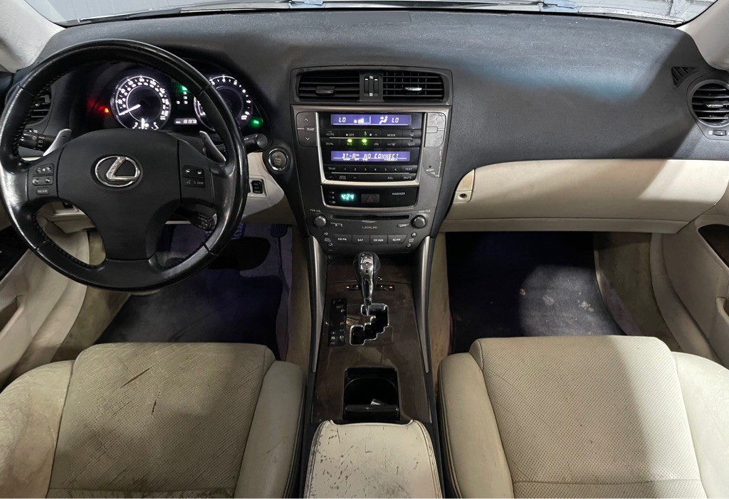 2010 Lexus IS Image 15