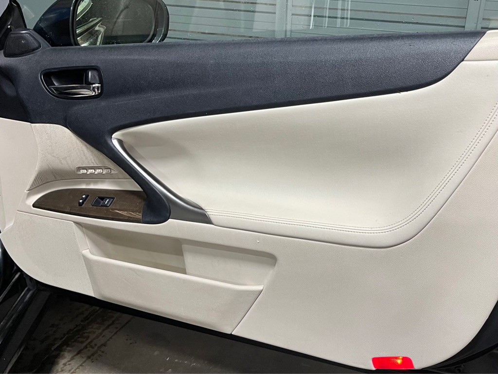 2010 Lexus IS Image 16
