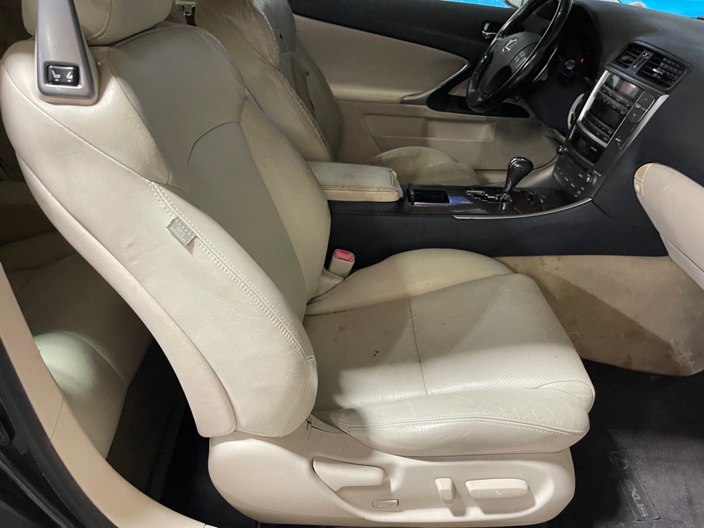 2010 Lexus IS Image 17