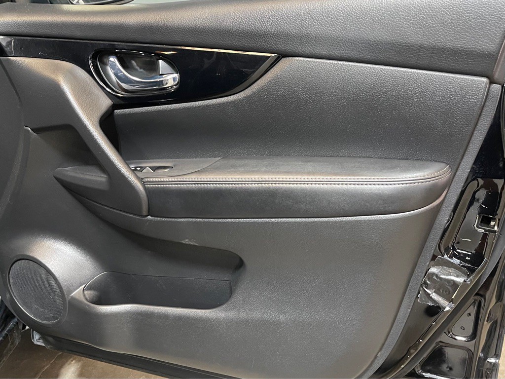 2019 Nissan Rogue Image 16