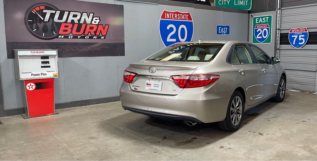 2015 Toyota Camry Image 4