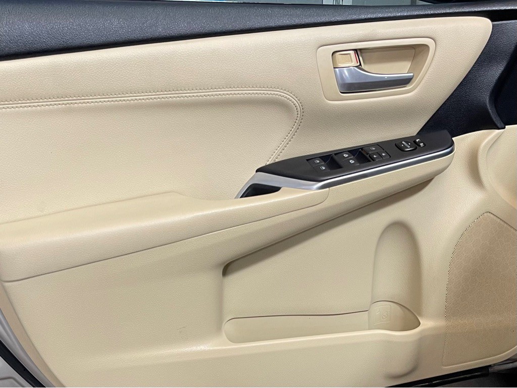 2015 Toyota Camry Image 9
