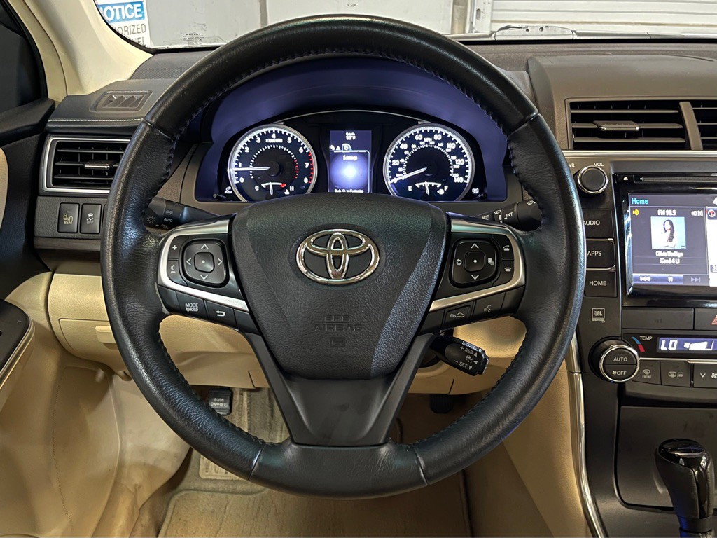 2015 Toyota Camry Image 12