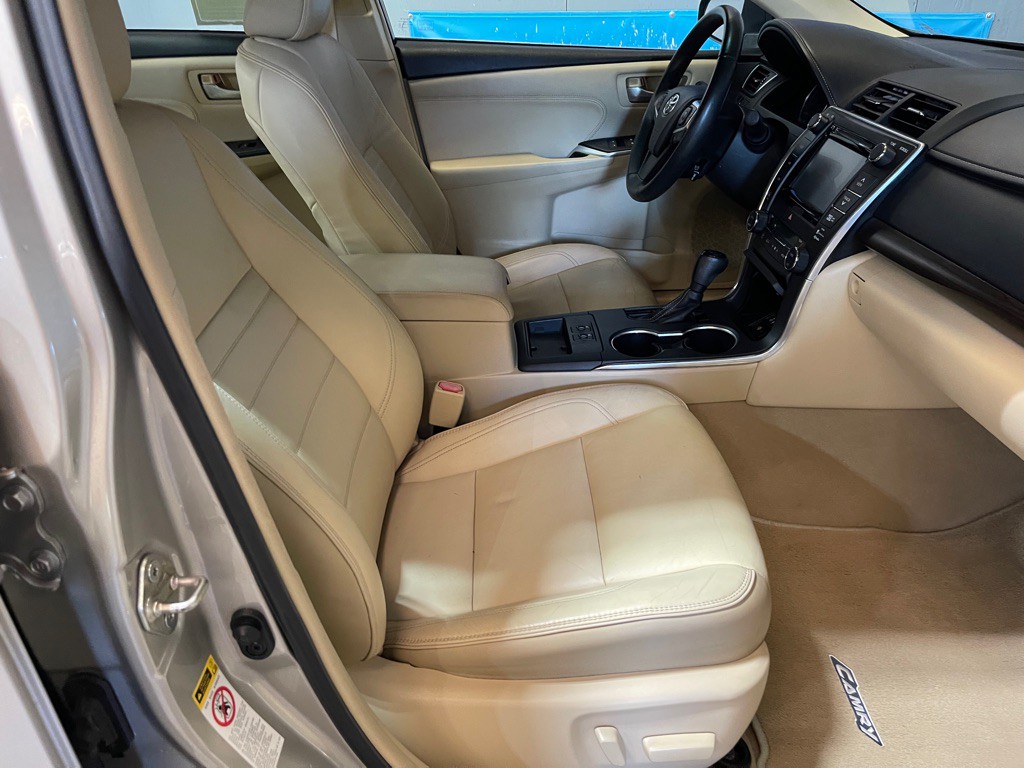 2015 Toyota Camry Image 17