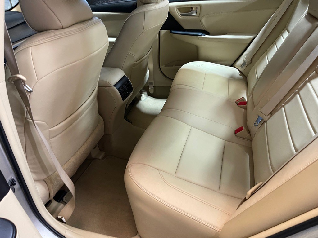 2015 Toyota Camry Image 18
