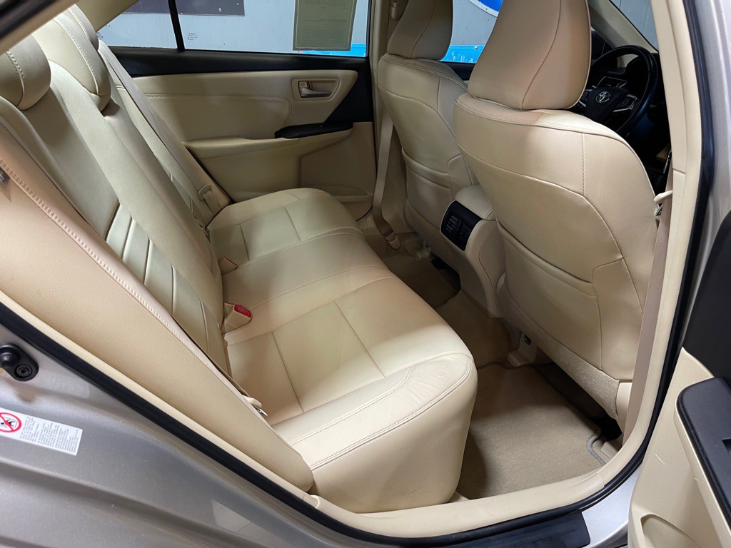 2015 Toyota Camry Image 19