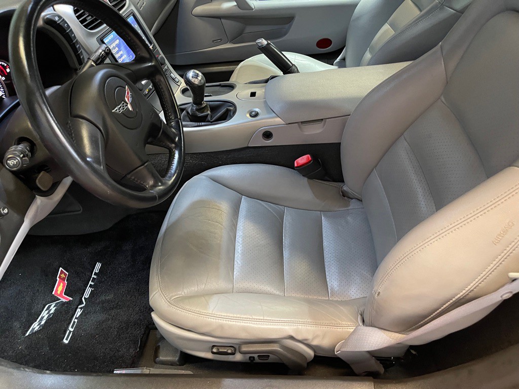 2005 Chevrolet Corvette Image 10