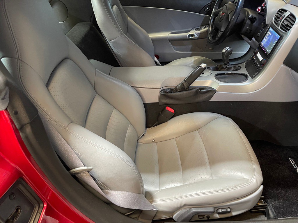 2005 Chevrolet Corvette Image 16