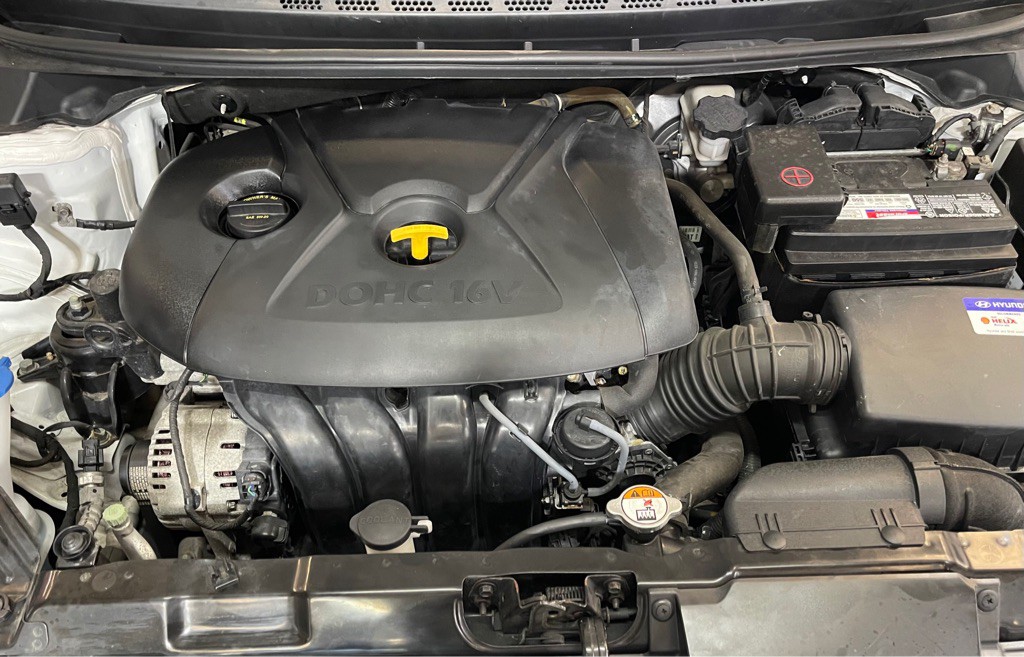 2013 Hyundai Elantra Image 8