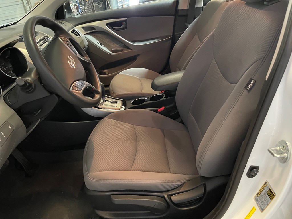 2013 Hyundai Elantra Image 10