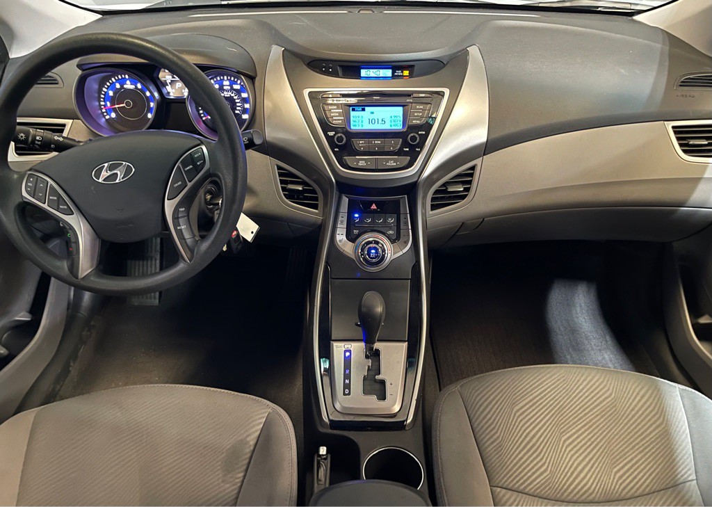 2013 Hyundai Elantra Image 15