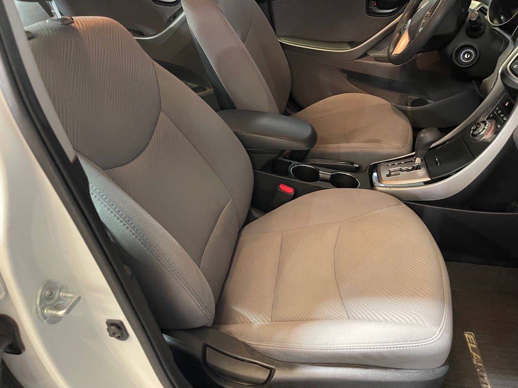 2013 Hyundai Elantra Image 17