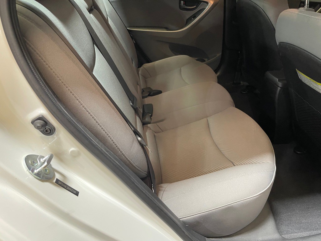2013 Hyundai Elantra Image 19
