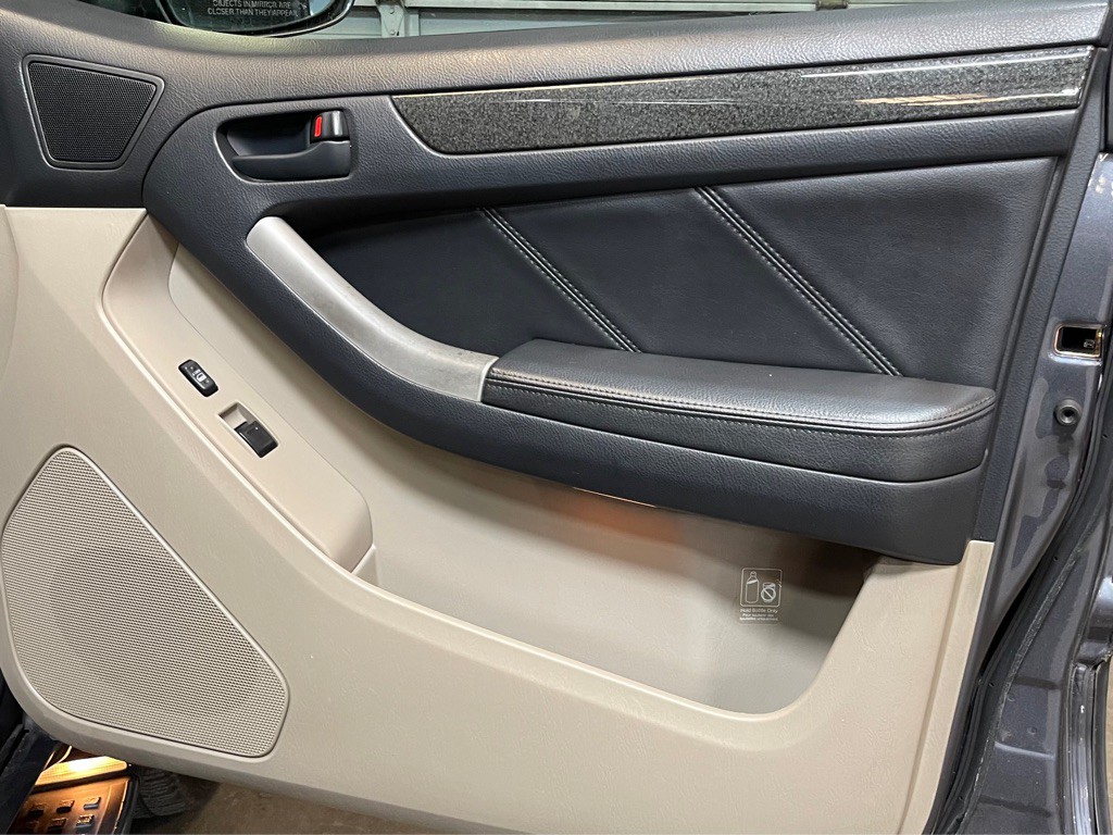 2005 Toyota 4Runner Image 16