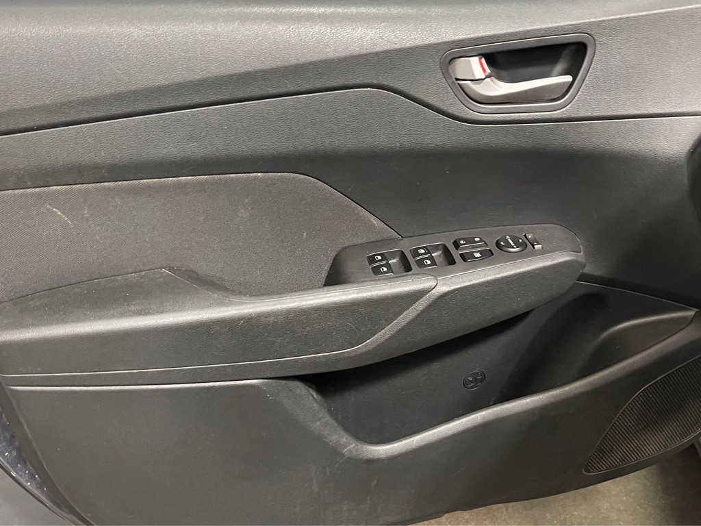 2018 Hyundai Accent Image 9