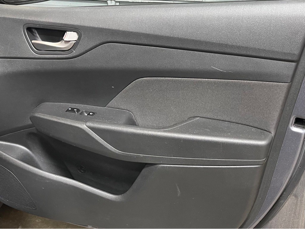 2018 Hyundai Accent Image 15