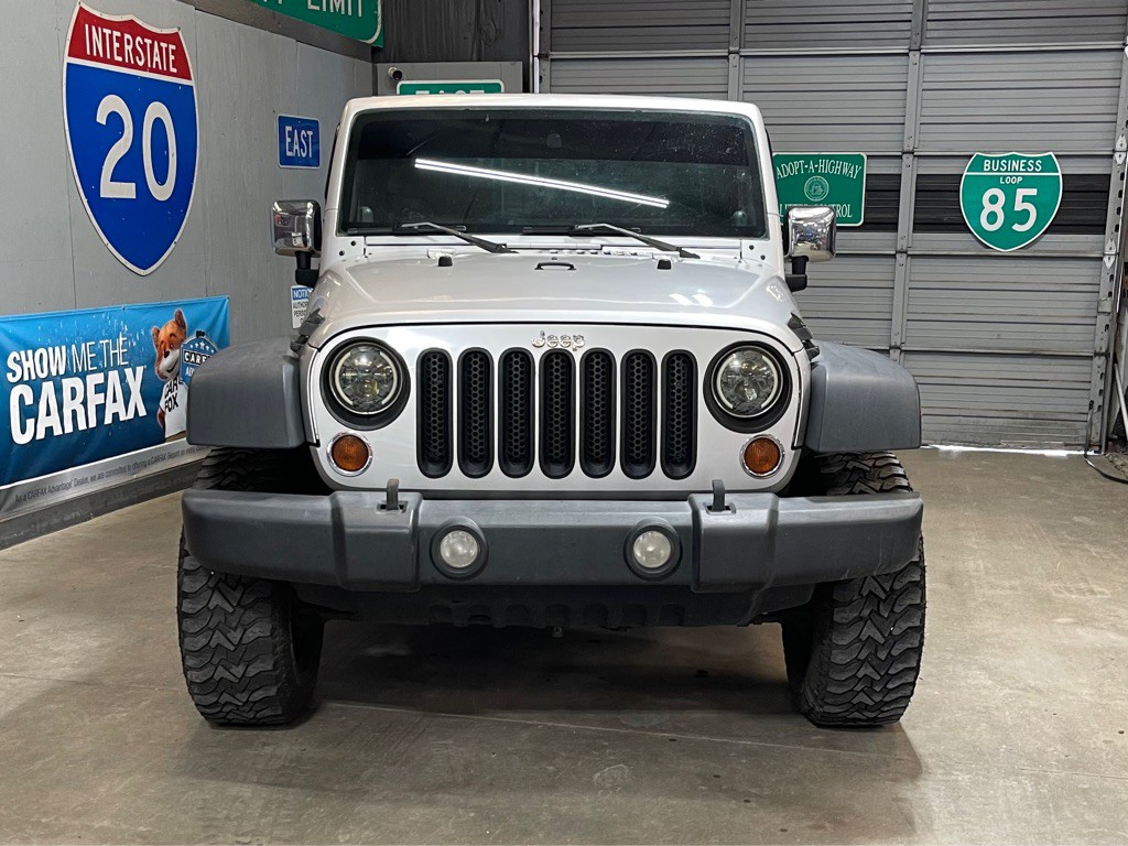 2010 Jeep Wrangler Unlimited Image 2