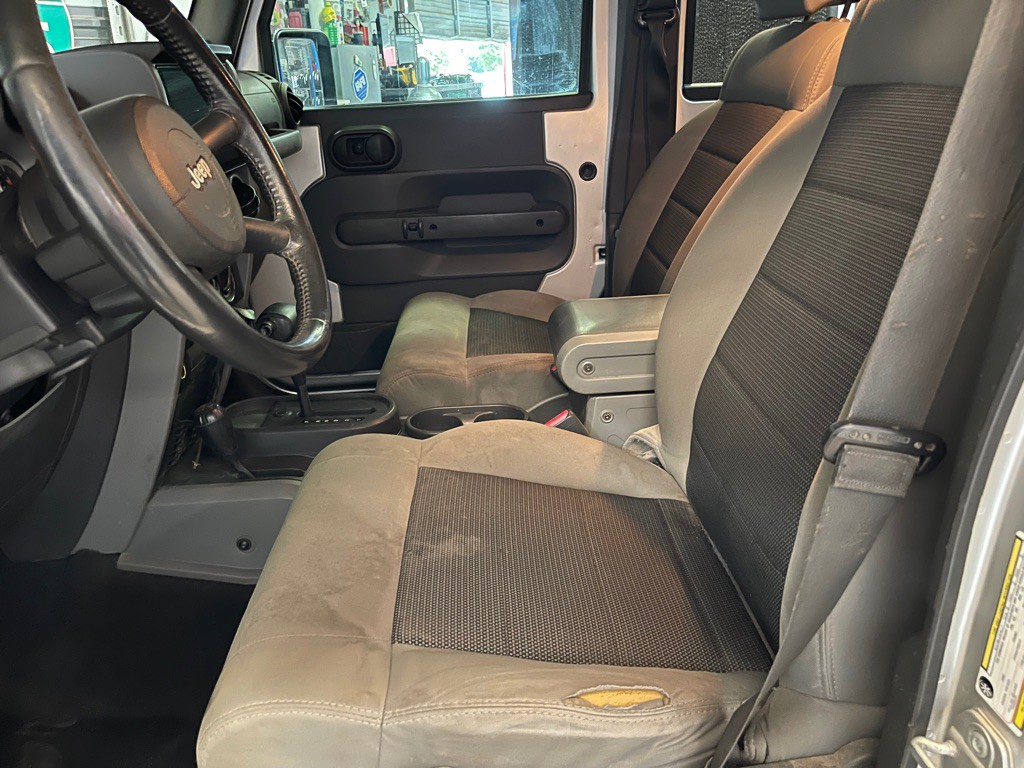 2010 Jeep Wrangler Unlimited Image 10