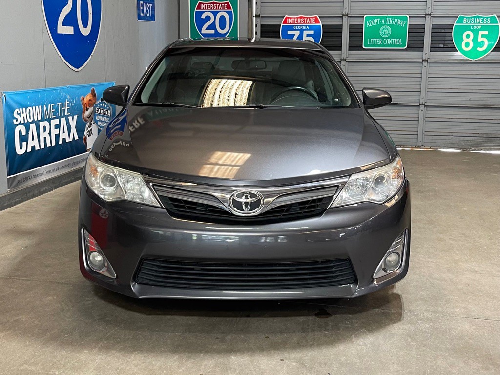 2013 Toyota Camry Image 2