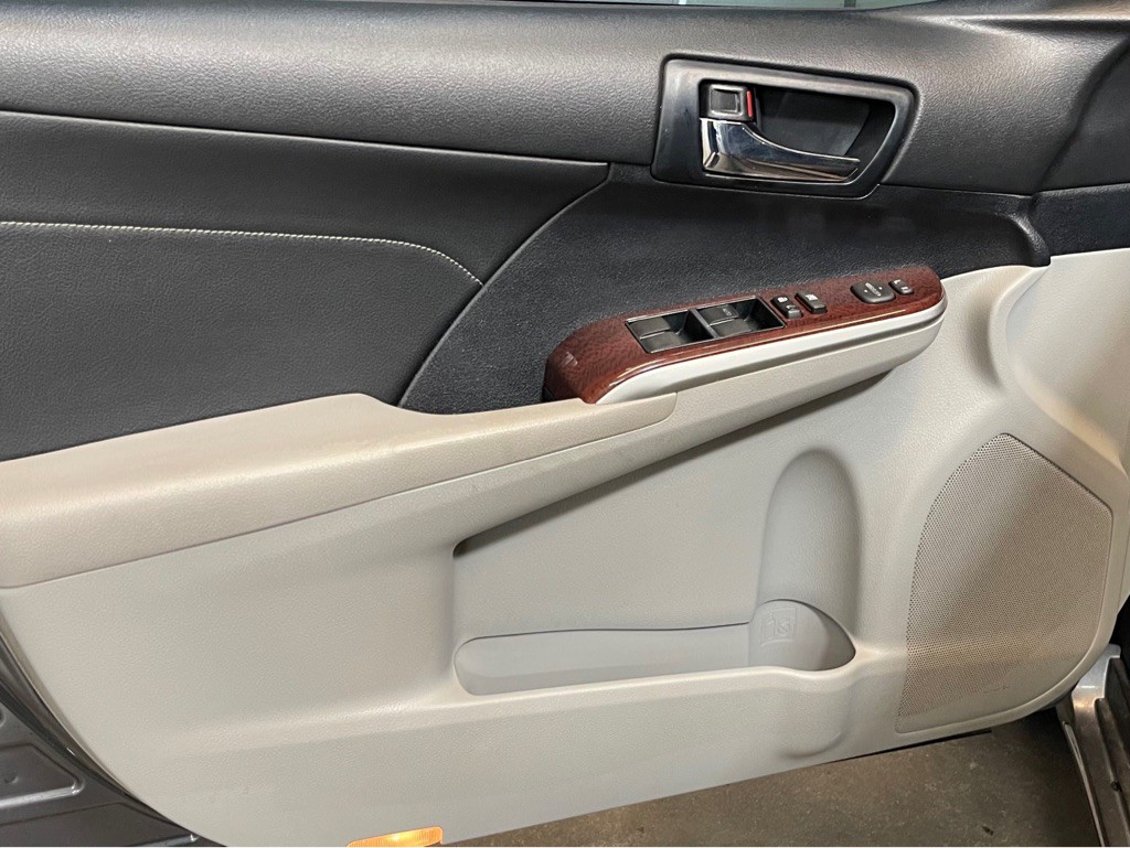 2013 Toyota Camry Image 9
