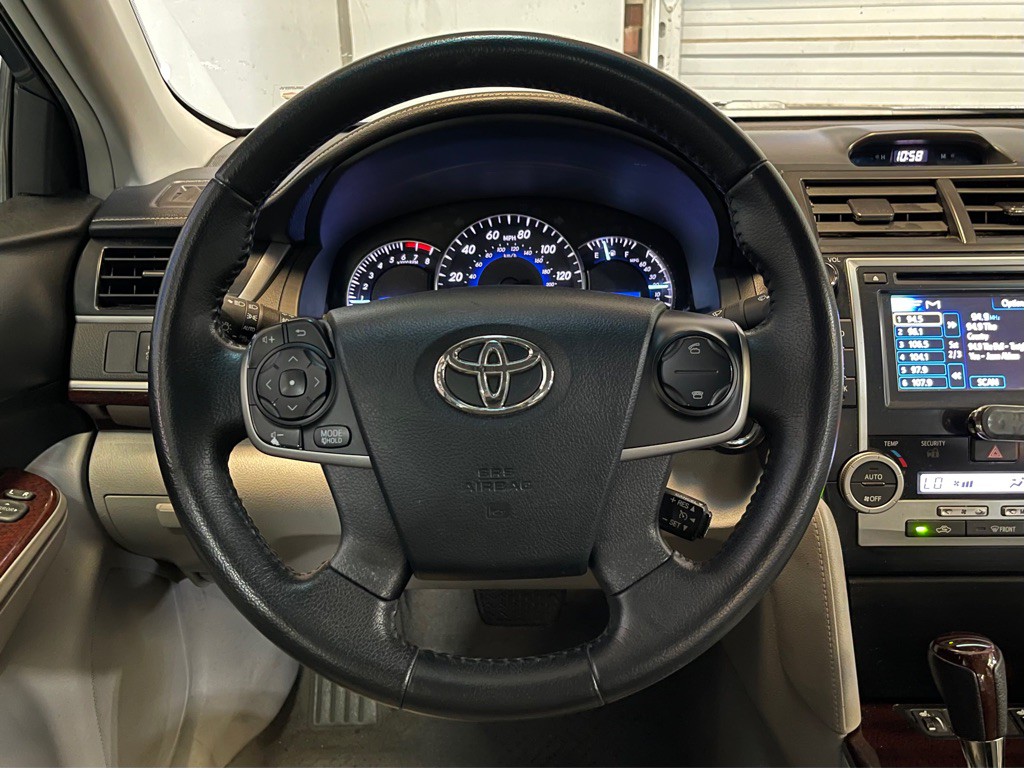 2013 Toyota Camry Image 12
