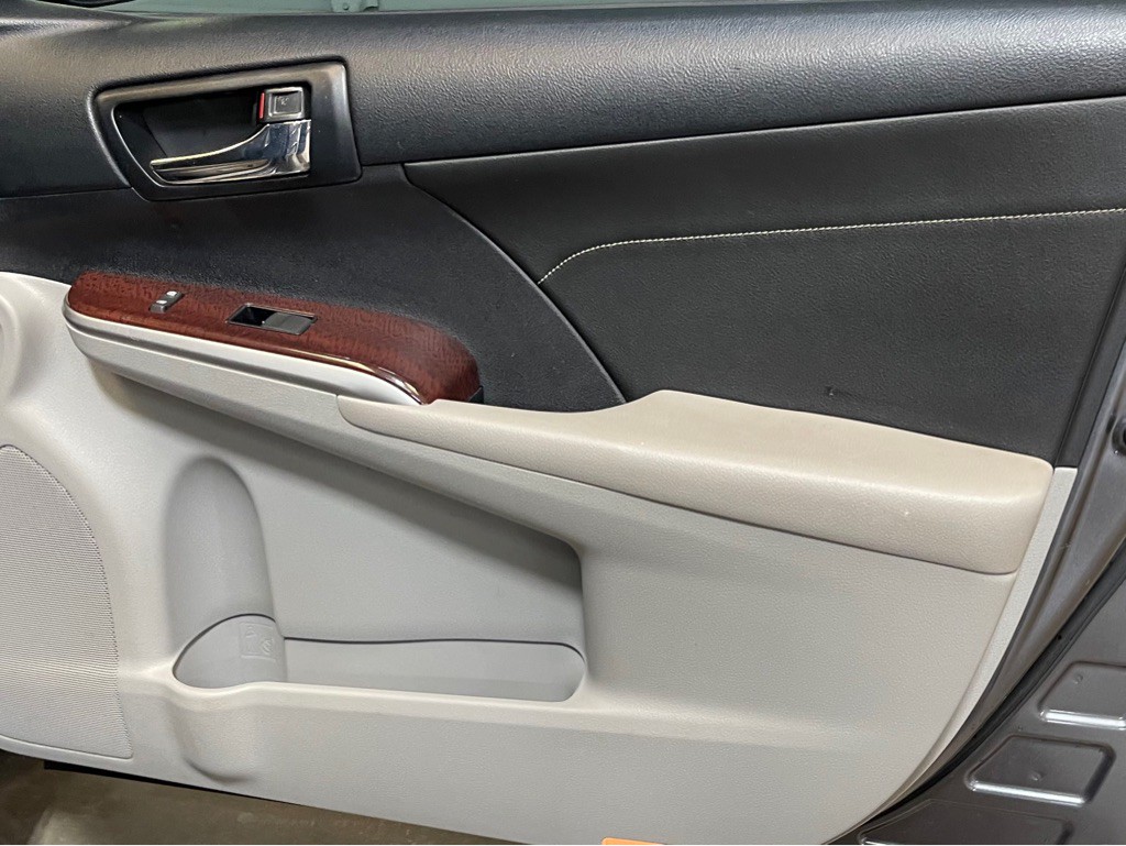2013 Toyota Camry Image 16