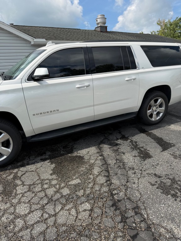 2018 Chevrolet Suburban Image 3