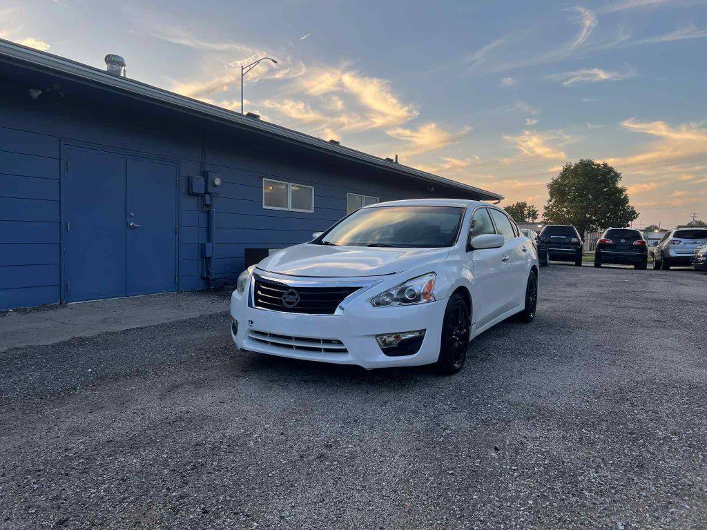 2014 Nissan Altima Image 1