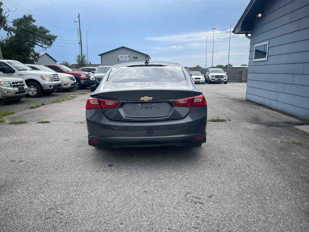 2016 Chevrolet Malibu Image 4