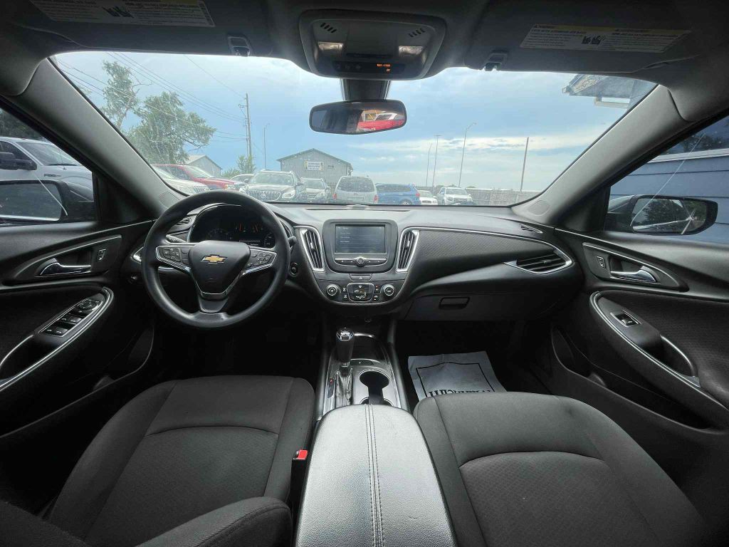 2016 Chevrolet Malibu Image 11