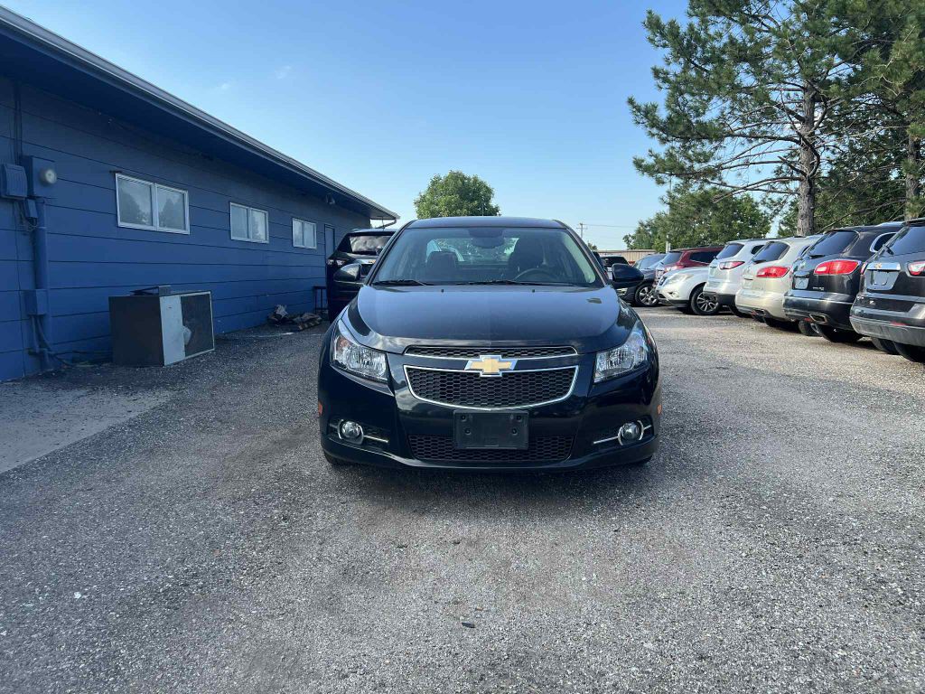 2013 Chevrolet Cruze Image 2