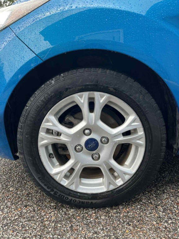 2015 Ford Fiesta Image 6