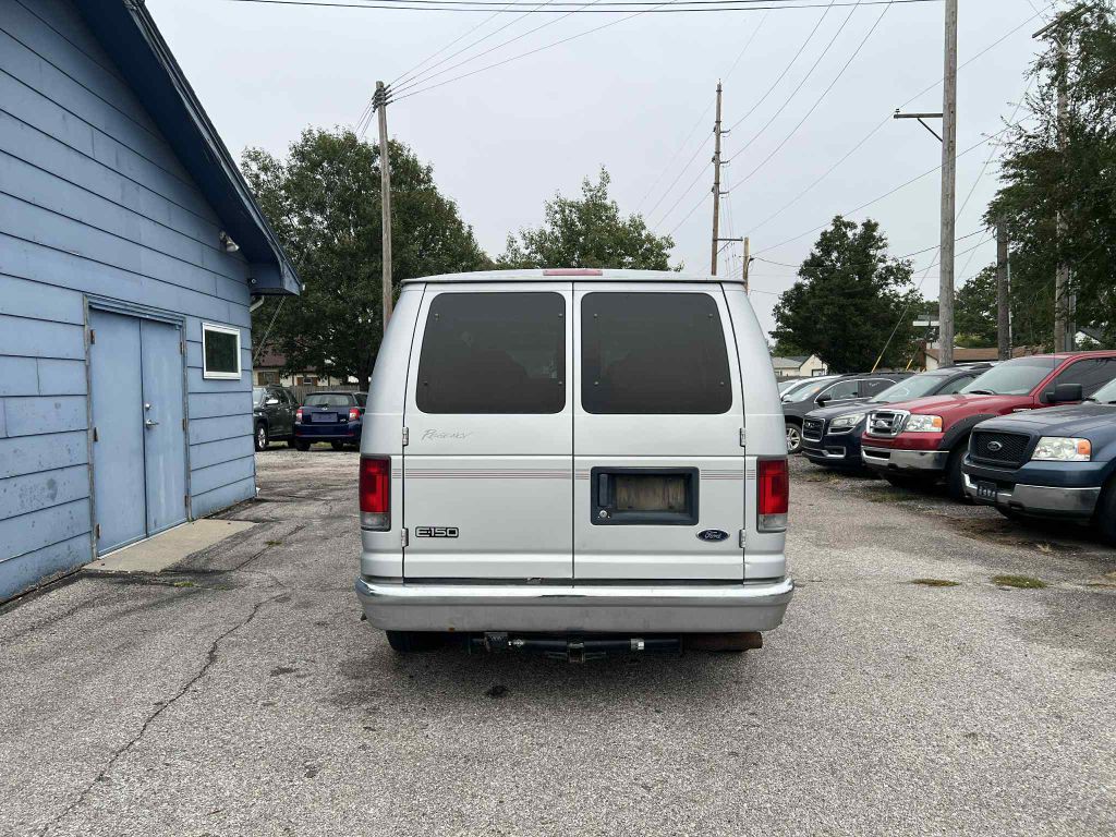 2005 Ford Econoline Image 4