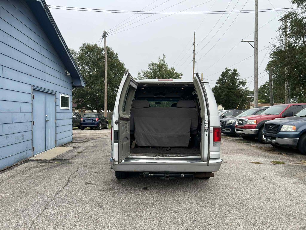 2005 Ford Econoline Image 5