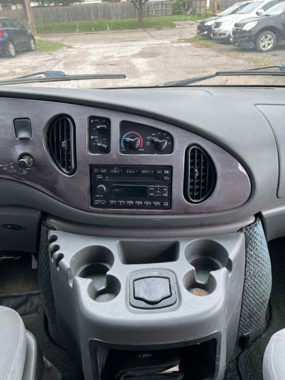 2005 Ford Econoline Image 15