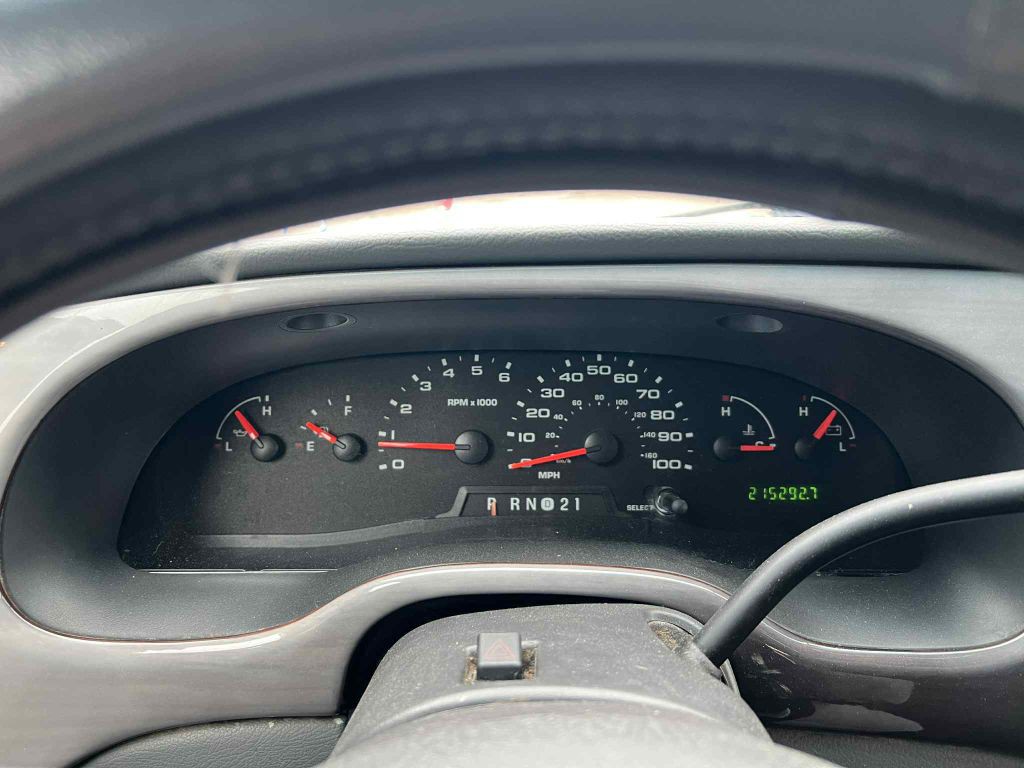 2005 Ford Econoline Image 16