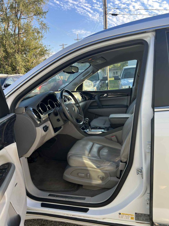2017 Buick Enclave Image 10